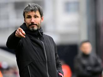 Voor ‘serial winner’ Van Bommel is beker zeker zo belangrijk als competitie: “Je speelt niet voor het geld, maar voor de prijzen”
