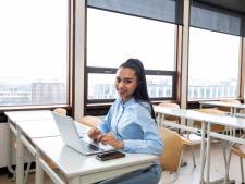 Simran (17) is nog zeker zeven jaar aan het studeren, maar dat vindt zij geen probleem: ‘Leren is leuk!’