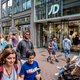 Airco aan, winkeldeur dicht? In de Kalverstraat zijn ondernemers vooral bang om klanten te verliezen