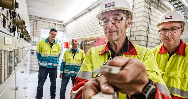 Tientallen werknemers netbeheerders verdienen meer dan een minister - De Gelderlander