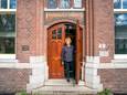 Marjo van Hoorn voor haar woning in Utrecht.