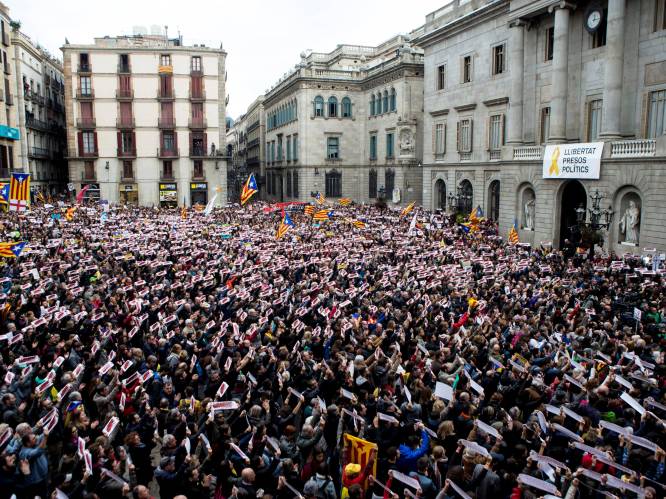 Duizenden betogers in Barcelona beloven "strijd verder te zetten" en eisen vrijlating Catalaanse ministers