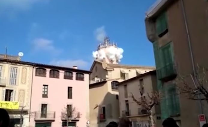 de explosie deed zich voor in de klokkentoren tijdens een dorpsfeest in Centelles