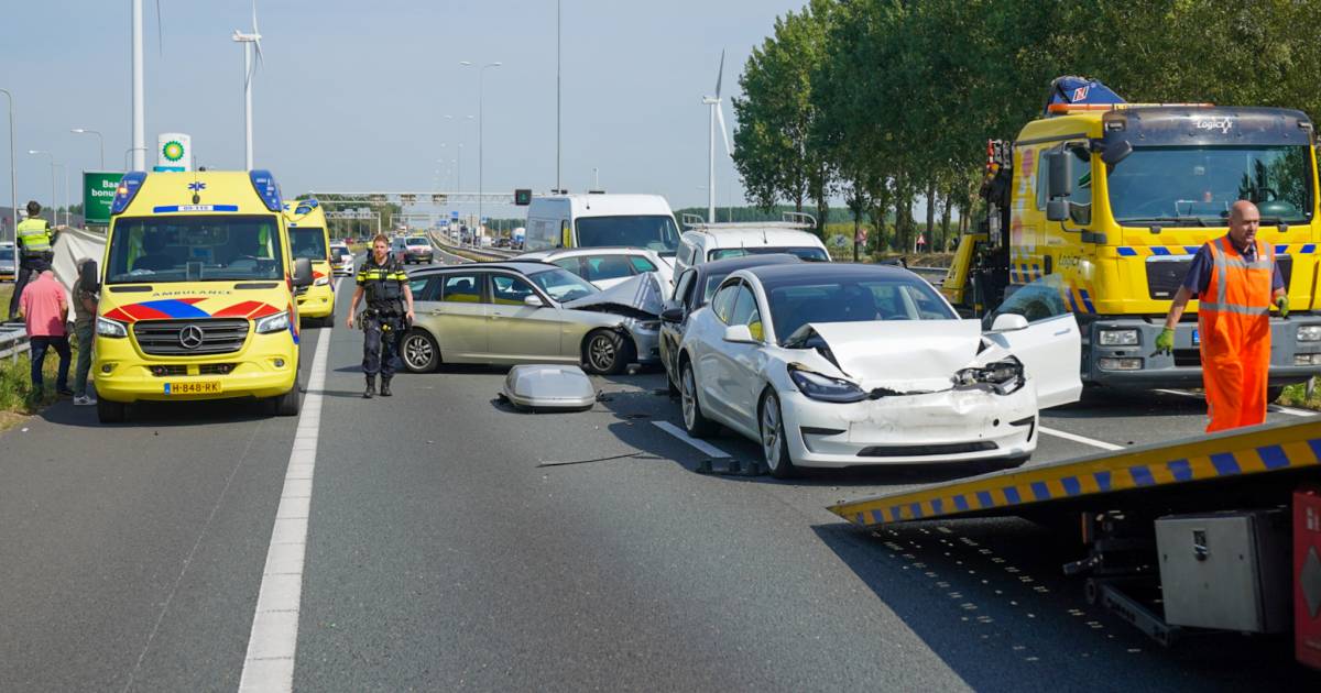 Enorme kettingbotsing bij Nieuwegein: A27 tussen Utrecht en Gorinchem afgesloten.