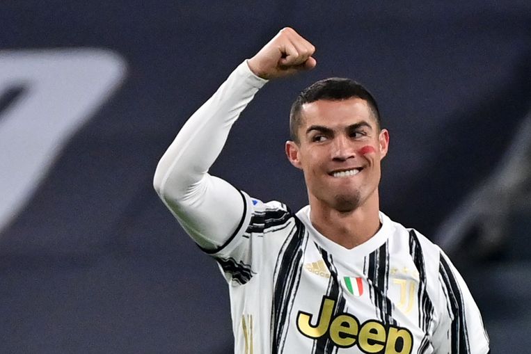 Ronaldo viert zijn eerste treffer tegen Cagliari. Beeld AFP