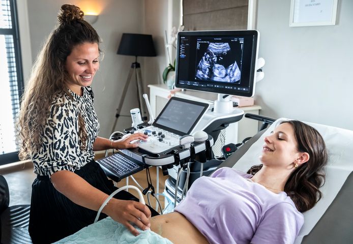 Bij verloskundigenpraktijk Puur in Veldhoven kunnen collega's van verloskundige Janneke van Boekel straks zelf 13-wekenecho's afnemen bij zwangere vrouwen.
