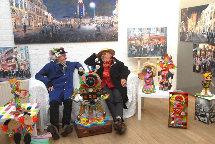Hendrik Boot (l) en Willem Hoedelmans exposeren met 'Leut voor Later' in de Moeregrebstraat.