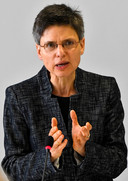 Cathy Berx, gouverneur.