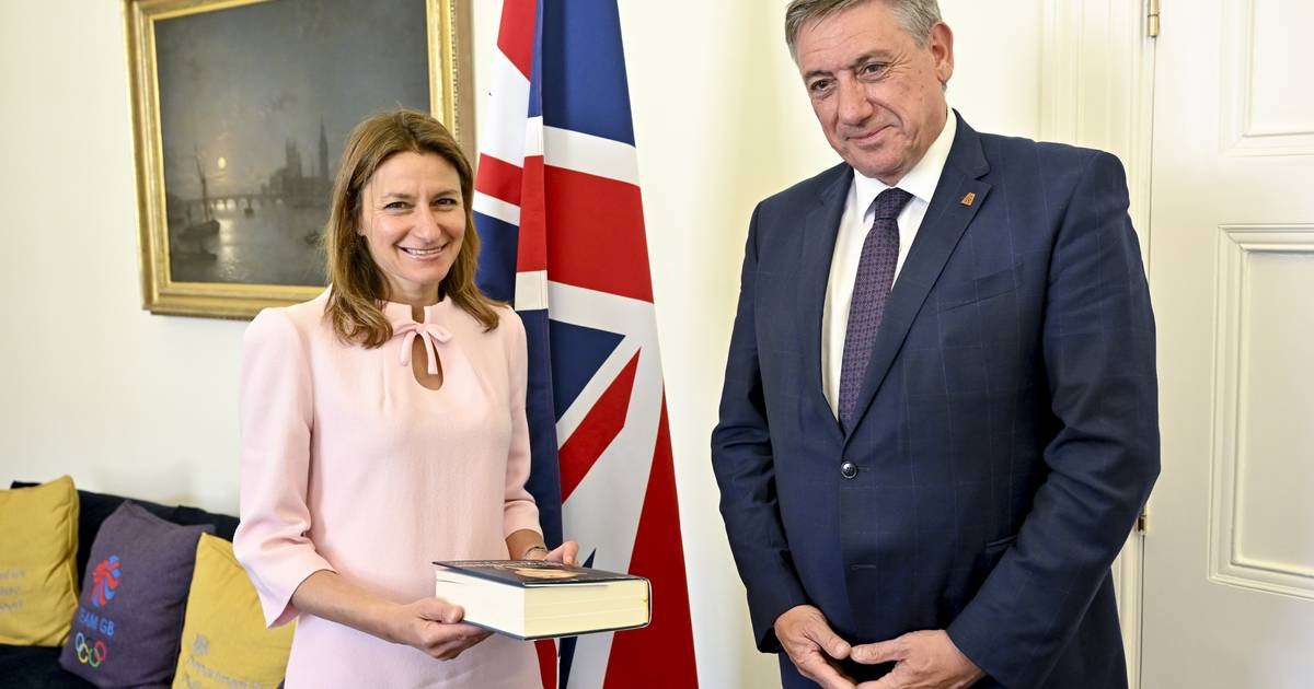 Gambon urges UK Culture Secretary to recognize World War I sites as World Heritage |  outside