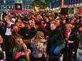 TERUGLEZEN | Supporters in extase na zege Feyenoord, Stadhuisplein schudt op grondvesten