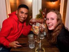 Met pijn in het hart vieren Amersfoorters laatste horeca-avondje: ‘Dit gaat weer héle winter duren’