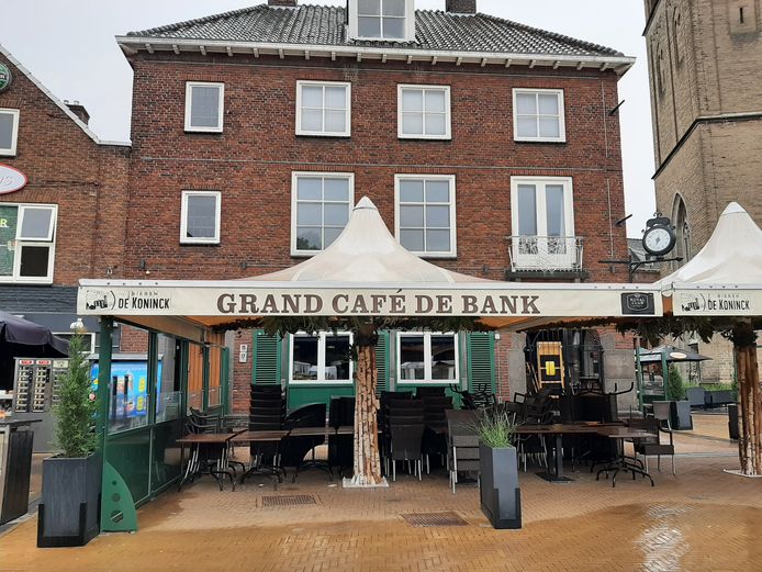 Grandcafés Hendrixen en De Bank doen terras pas begin juni open Doetinchem AD.nl