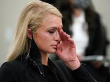 En larmes, Paris Hilton témoigne des abus vécus durant son adolescence