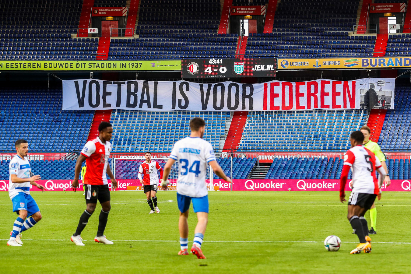 Feyenoord - PEC Zwolle werd afgelopen zondag vanwege de coronarestricties in een lege Kuip gespeeld, zoals alle stadions in Nederland voorlopig nog gesloten zullen blijven.