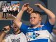 Luuk Zwiers uit Dalfsen pakte zijn moment tijdens de huldiging van PEC Zwolle.