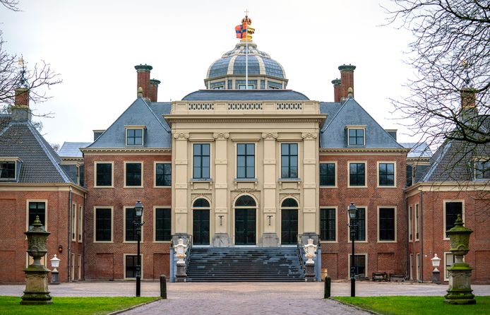 Zijne Majesteit Koning Willem-Alexander, Hare Majesteit Koningin Máxima en hun dochters hebben zondag 13 januari 2019 hun intrek genomen in Paleis Huis ten Bosch in Den Haag.