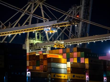 Dordtse jongen van 16 ’s nachts betrapt op uithalen van drugs uit container op haventerrein Maasvlakte
