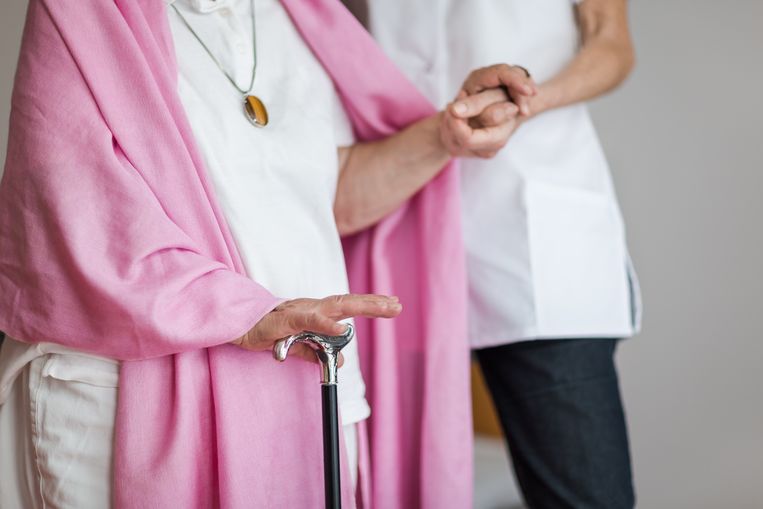 Eelke (56): “Mijn moeder gaat achteruit, maar probeert dat te verbergen” Beeld Getty Images