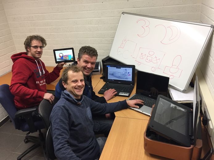 Rob Verweij, Marcel Verweij en Daan van de Wolf, de ontwerpers van de eerste 3D-geprinte carnavalskar.