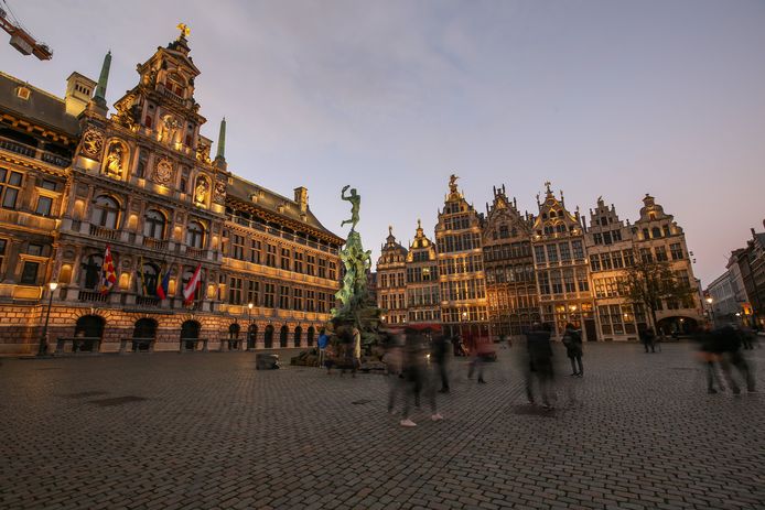 De Grote Markt en het Stadhuis in Antwerpen.