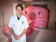 Cardioloog Lieuwe Piers bij de nieuwe CT-scan die ervoor zorgt dat patiënten binnen één dag weten of ze hartproblemen hebben.