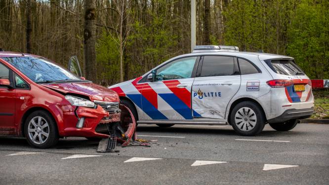 Politieauto botst in Roosendaal, geen gewonden