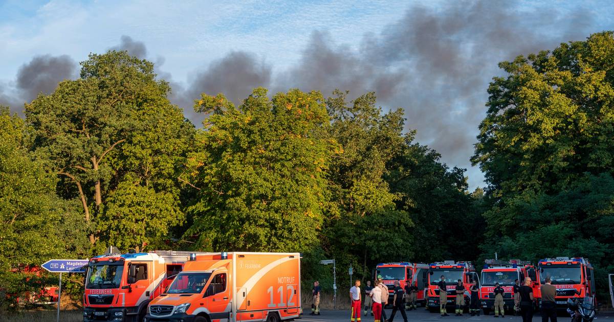 Пожар и взрывы на полицейском складе боеприпасов в Берлине |  За рубежом