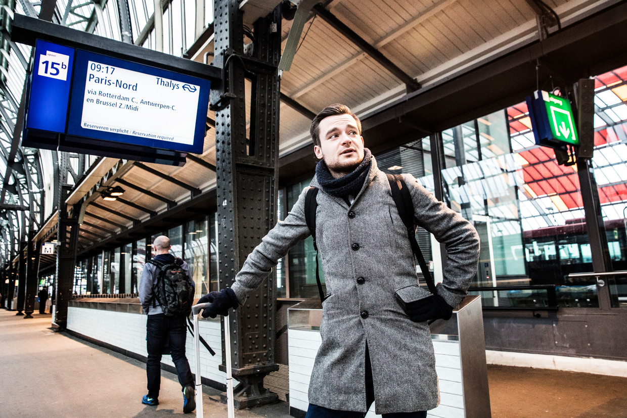 Dion Mebius / met de trein naar Barcelona en terug met het vliegtuig naar Amsterdam / Amsterdam Centraal / Centraal Station / Amsterdam / CS / Thalys Beeld Aurélie Geurts