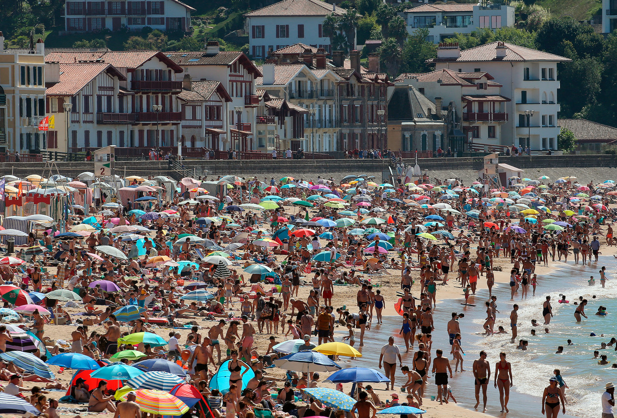 Een overvol strand in Zuid-Frankrijk op 18 juli 2020. 