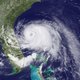Storm Arthur groeit uit tot orkaan, oostkust VS zet zich schrap
