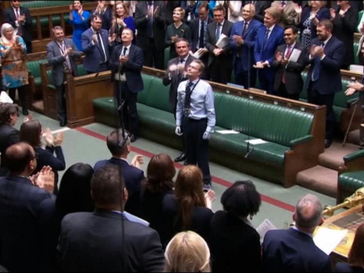 Brit die ledematen verloor emotioneel onthaald in parlement