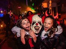 Gillen, lachen en huilen in Deventer griezelstraat. Brad (9): ‘Ik heb er geen nachtmerries van’