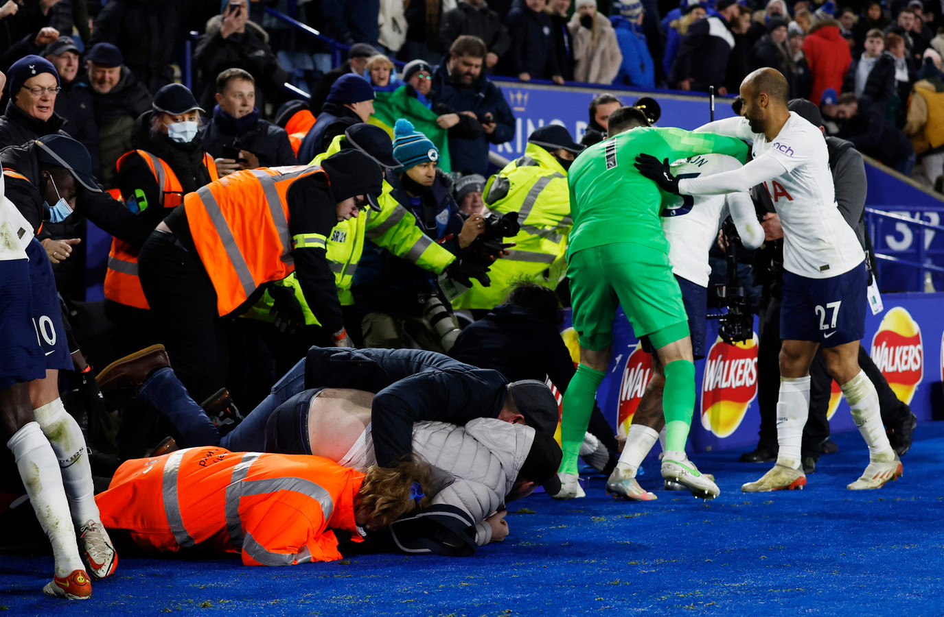 Fans van Tottenham waren uitzinnig na de winnende goal van Steven Bergwijn.