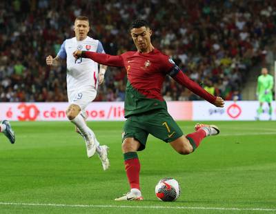 LIVE PORTUGAL-SLOWAKIJE. Interlandgoal nummer 124: Ronaldo maakt er vanop de stip 2-0 van