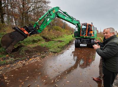 Deze weg in Odiliapeel kost 3250 euro per meter, soort eigen ‘op- en afrit’ naar bedrijf voor 2,6 mi