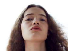 Ze wilde bij de brandweer maar het liep anders; Nora van der Tuin (18) uit Oss maakt catwalkdebuut tijdens Paris Fashion Week
