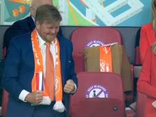 Met dolle vreugde op de tribune toont koning Willem-Alexander zich weer een echte sportfan