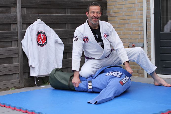 Deventer Jiu Jitsu School Gaat Online Bij Onze Sport Kun Je Die Anderhalve Meter Wel Op Je Buik Schrijven Deventer Ad Nl