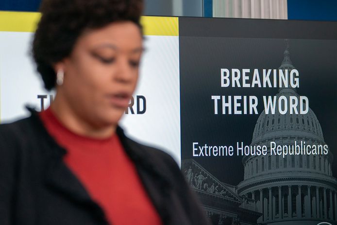 Shalanda Young, directeur van het Office of Management and Budget (OMB) van het Witte Huis, tijdens een persconferentie over een mogelijke 'government shutdown'.