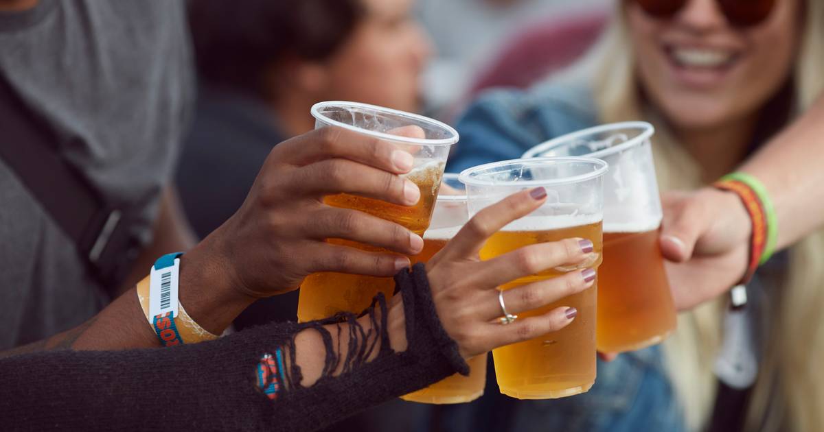 Illegaal feestje in loods Asten, politie bekeurt veertien gasten.