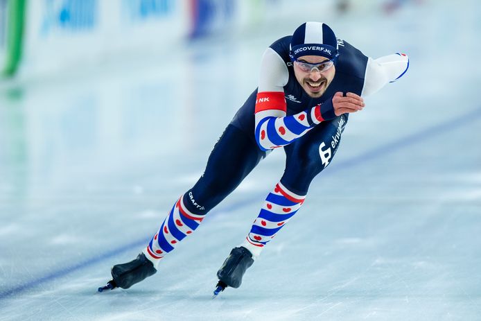 Gijs Esders in actie tijdens het NK sprint in Heerenveen.