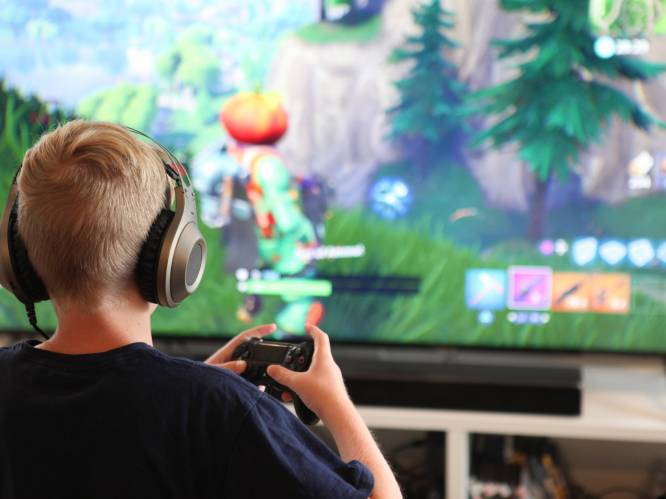 Kinderen uitgelachen en uitgescholden in Fortnite, aantal meldingen Kindertelefoon stijgt