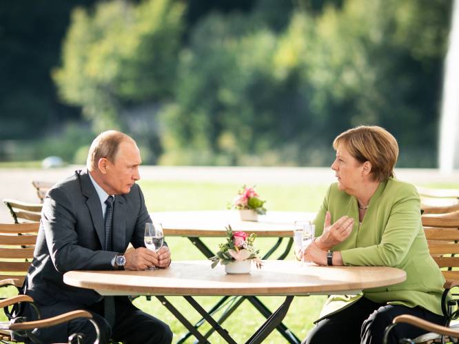 Poetin wil Europese hulp bij heropbouw Syrië, Merkel eist verkiezingen