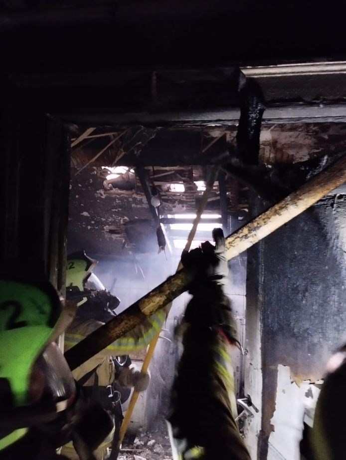 In de Vifquinstraat in Schaarbeek heeft woensdagmiddag een brand gewoed in een flatgebouw met drie verdiepingen.
