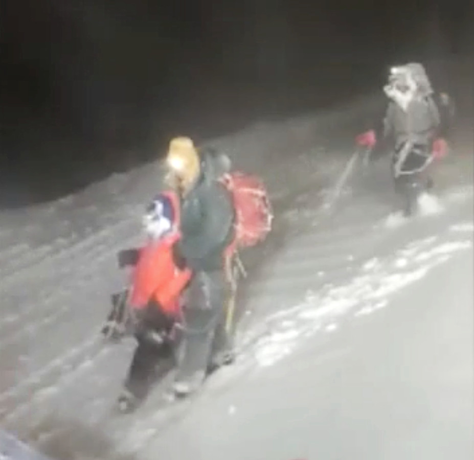Beelden van de zware reddingsoperatie op de Elbrus.