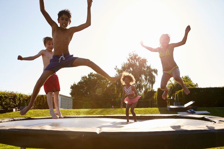 Is trampolinespringen slecht voor kinderen? | De Morgen