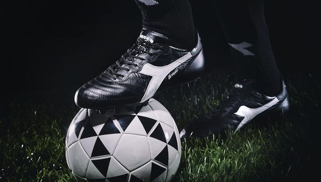 Diadora voetbalschoenen sales