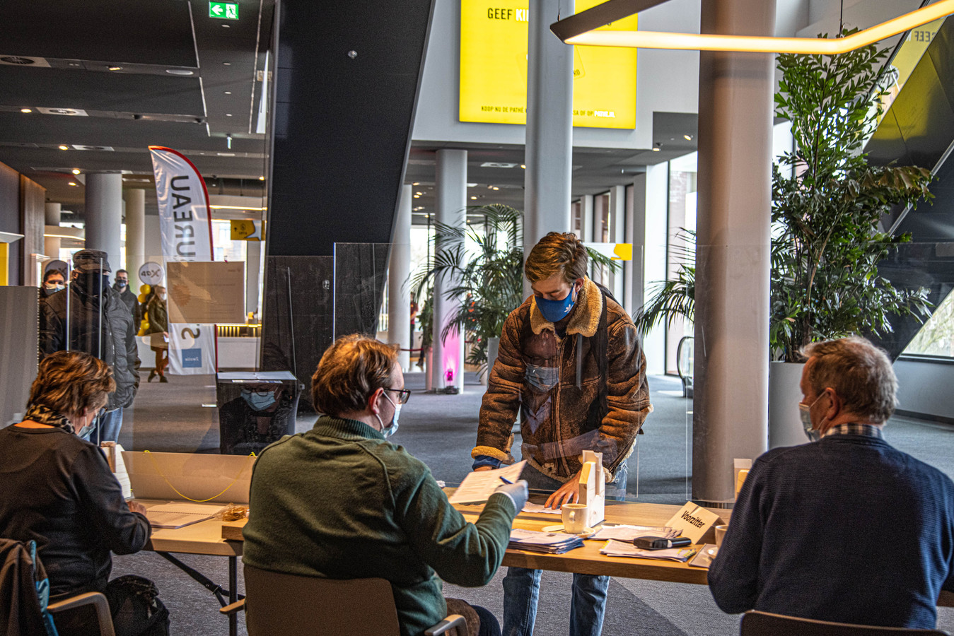 Busvervoer, huizenprijzen of Lelystad Airport? Dit zijn de overwegingen