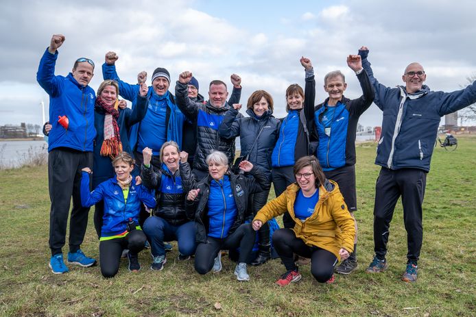 De negende editie van de Nieuwjaarsrun lokte zo'n 700 sportievelingen naar Linkeroever.