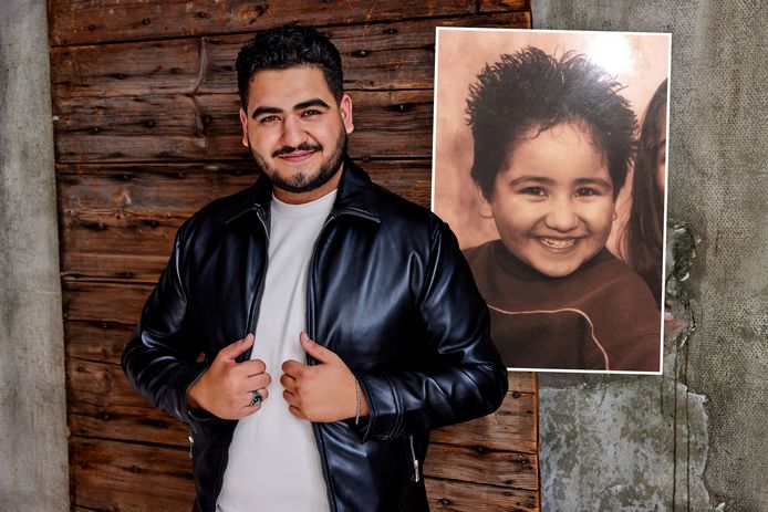 Nu de Deventer volkszanger Ammar Bozoglu getekend heeft bij muzieklabel Lieve Jongens van artiest en stadsgenoot Snelle wordt alles professioneler.